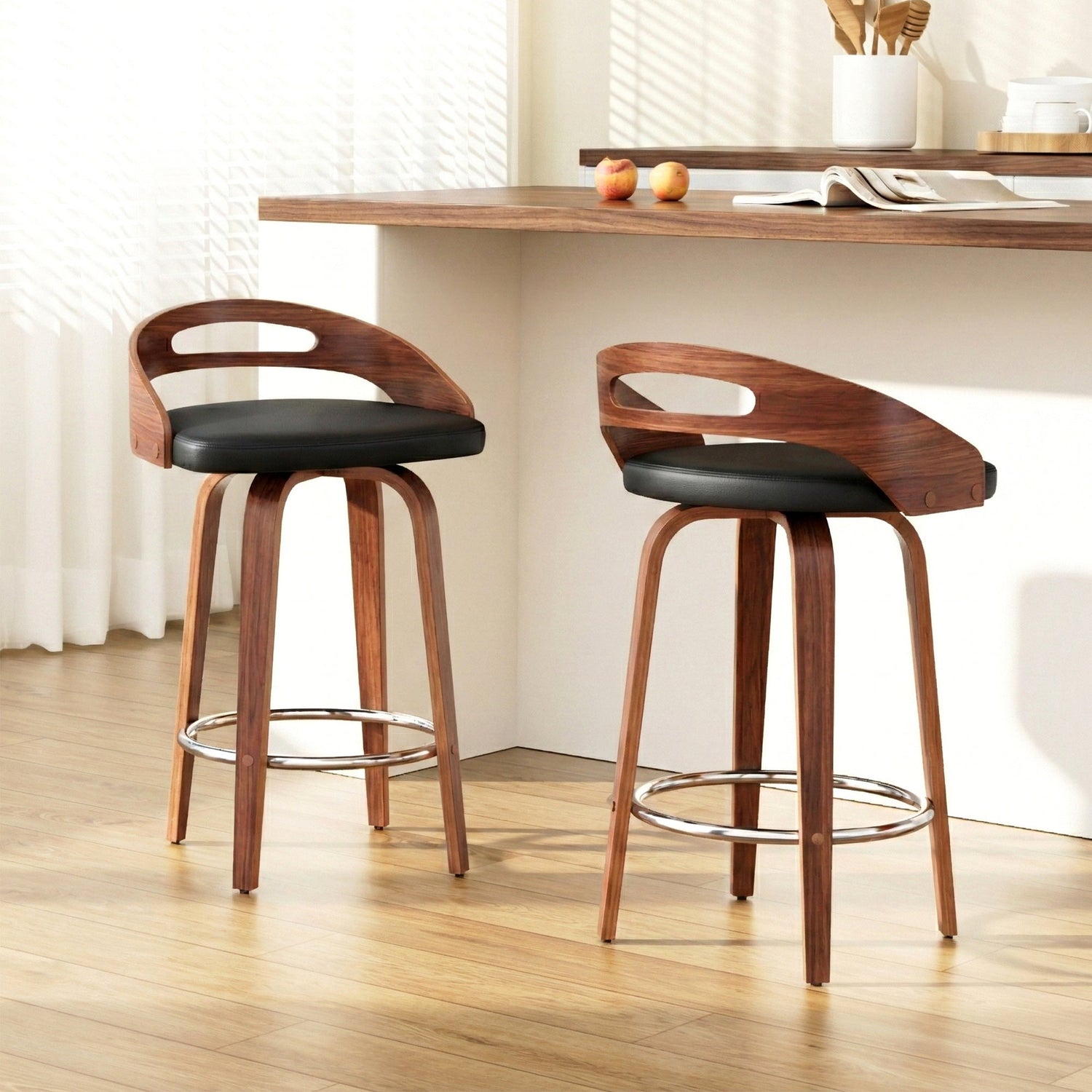Table & Bar Stools